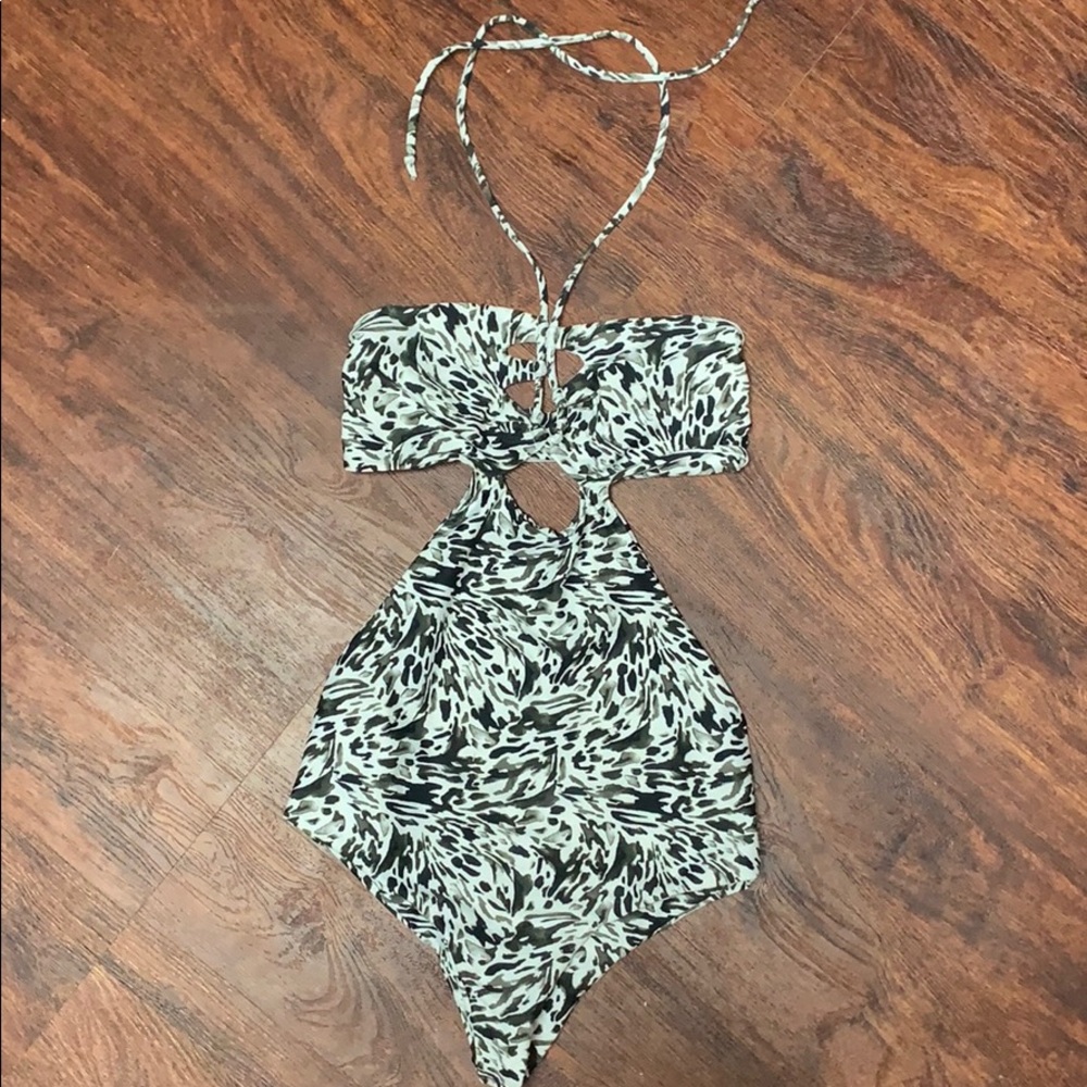 MIKOH one piece size Medium lightly used